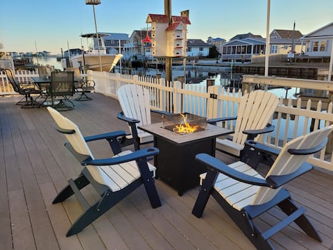 Waterfront Home with Chef's Kitchen and Firepit