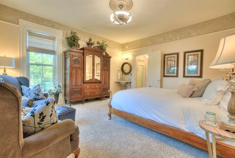 Two King Rooms at the Villa