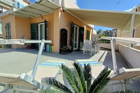 Villa with a terrace overlooking the sea | CITRA 009004-LT-0035