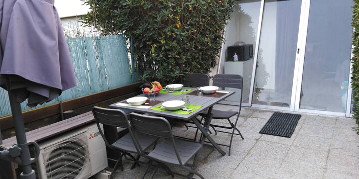 Rez De Jardin , 31 M2 ,Avec Terrasse  , Clim Et Pk - La Grande-Motte