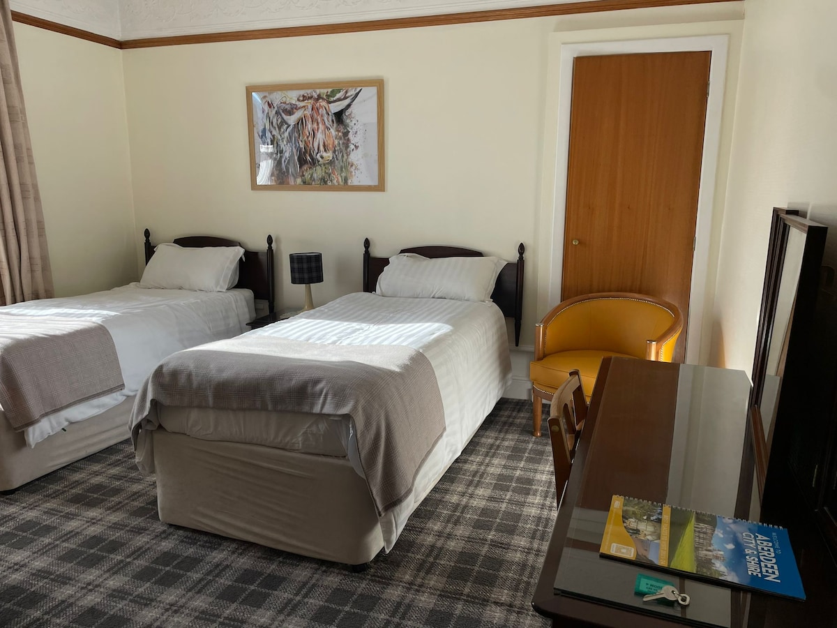 Room 4 - Twin beds

All bedrooms have ensuites, mini fridges and TV. WiFi is unlimited throughout the house