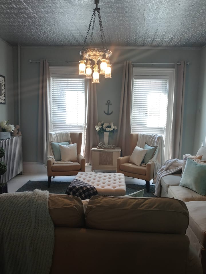 Stay Downtown! Walk To Bars, Restaurants And More! - Sandusky, OH