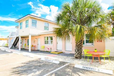 Successful Airbnb property: Nauti Escape Across The Street From Beach Access in Madeira Beach