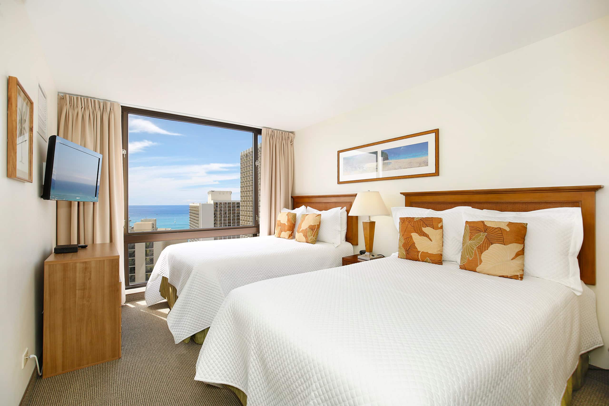 Condo in Honolulu · ★4.84 · 1 bedroom · 3 beds · 1 private bath - Image 8