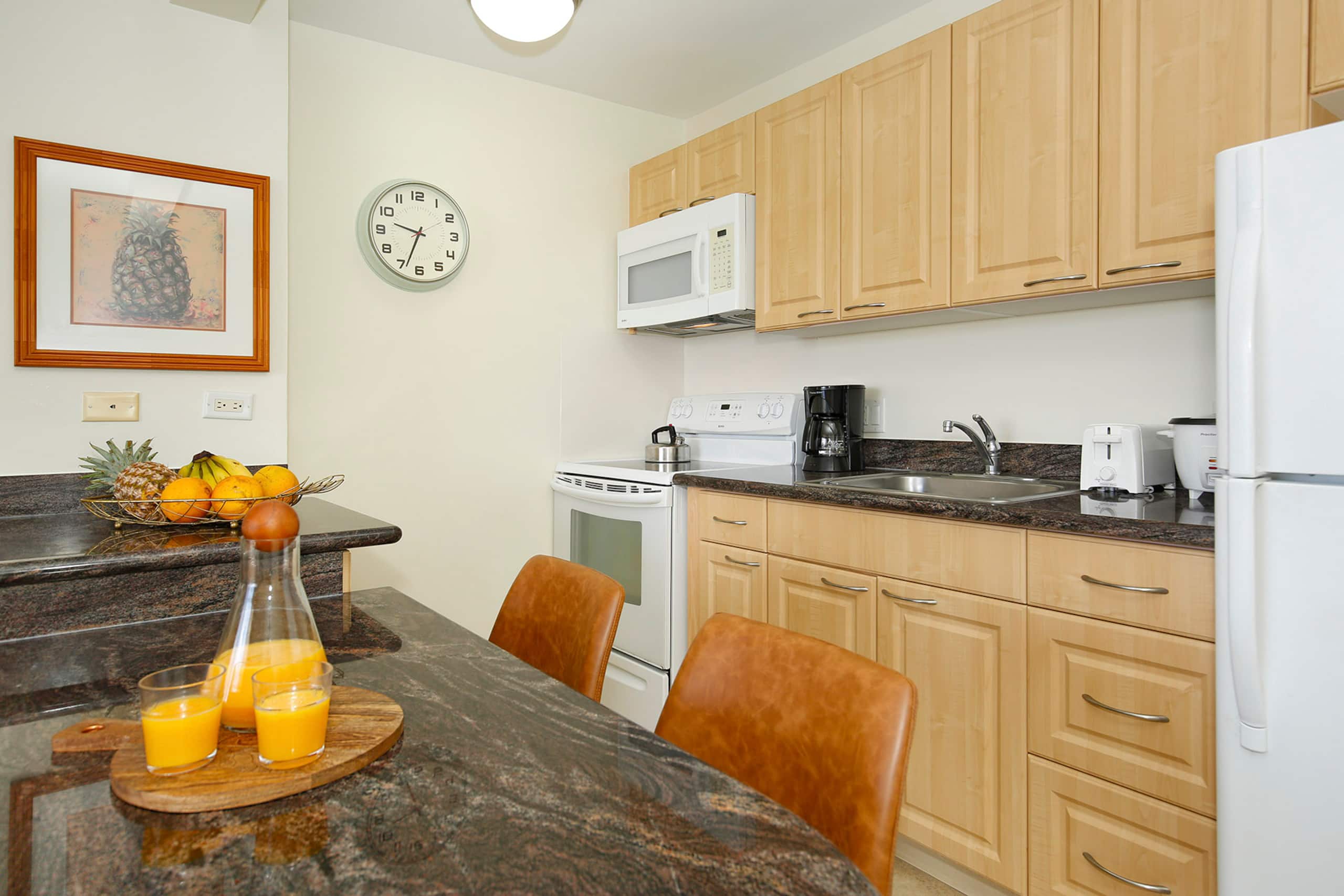 Condo in Honolulu · ★4.84 · 1 bedroom · 3 beds · 1 private bath - Image 6