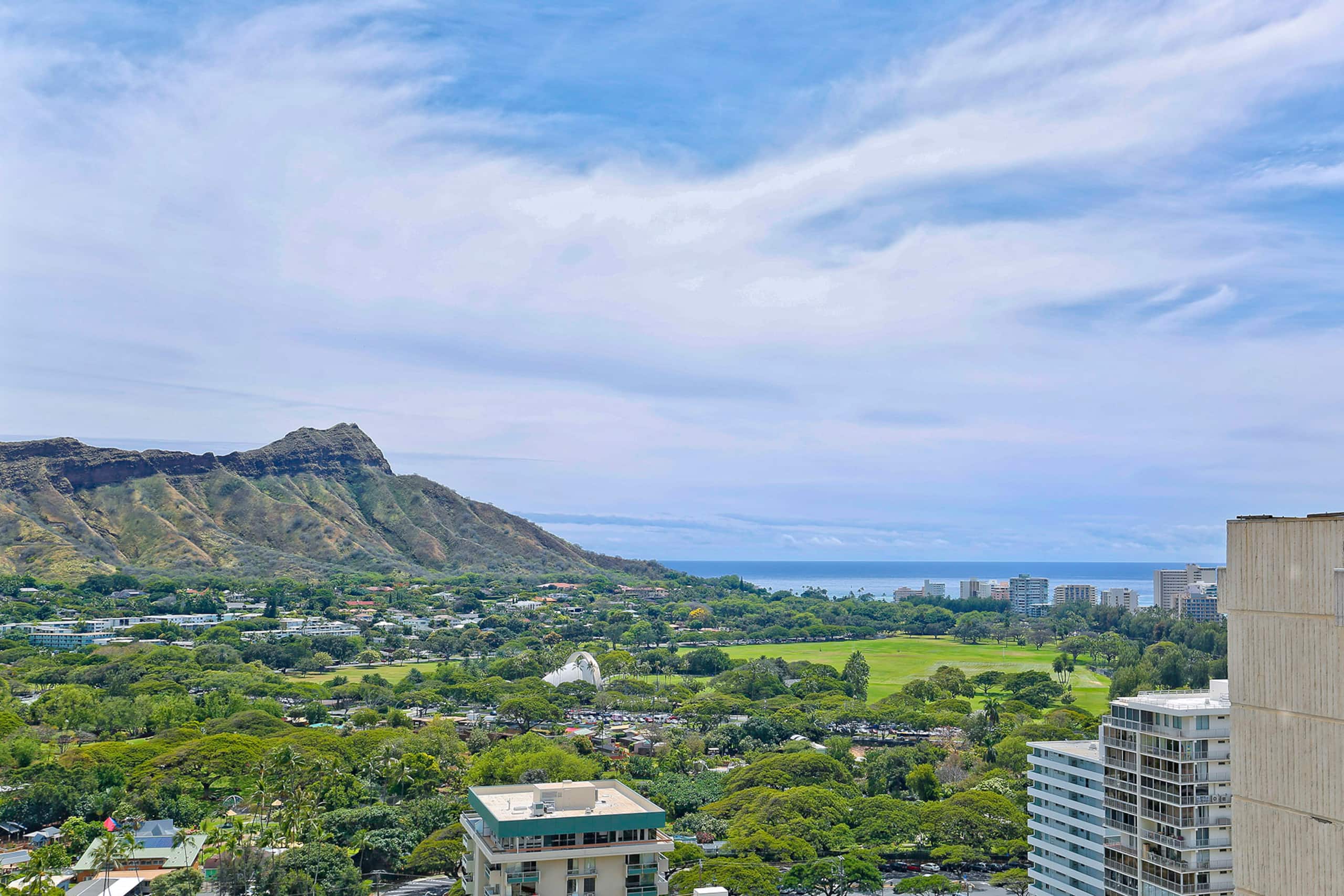 Condo in Honolulu · ★4.84 · 1 bedroom · 3 beds · 1 private bath - Image 13