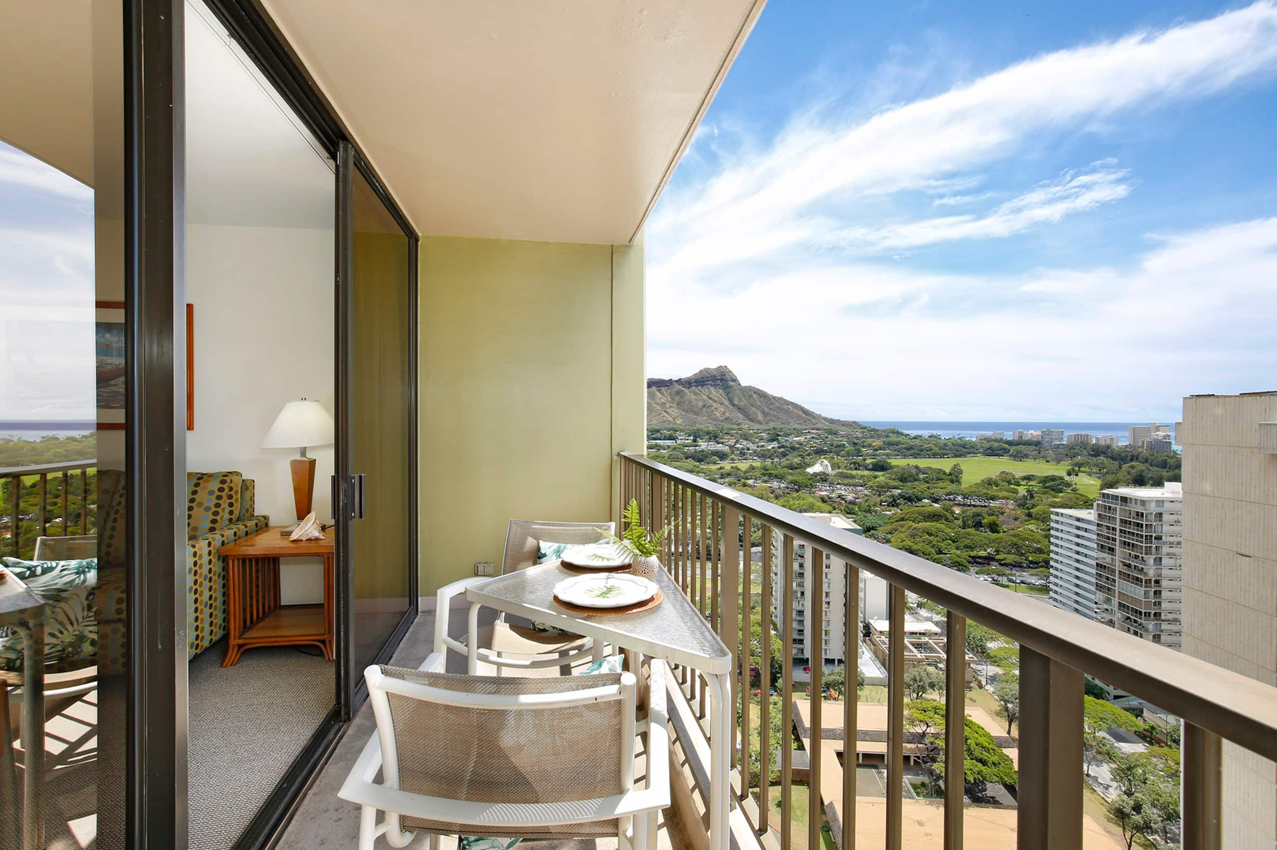 Condo in Honolulu · ★4.84 · 1 bedroom · 3 beds · 1 private bath - Image 10