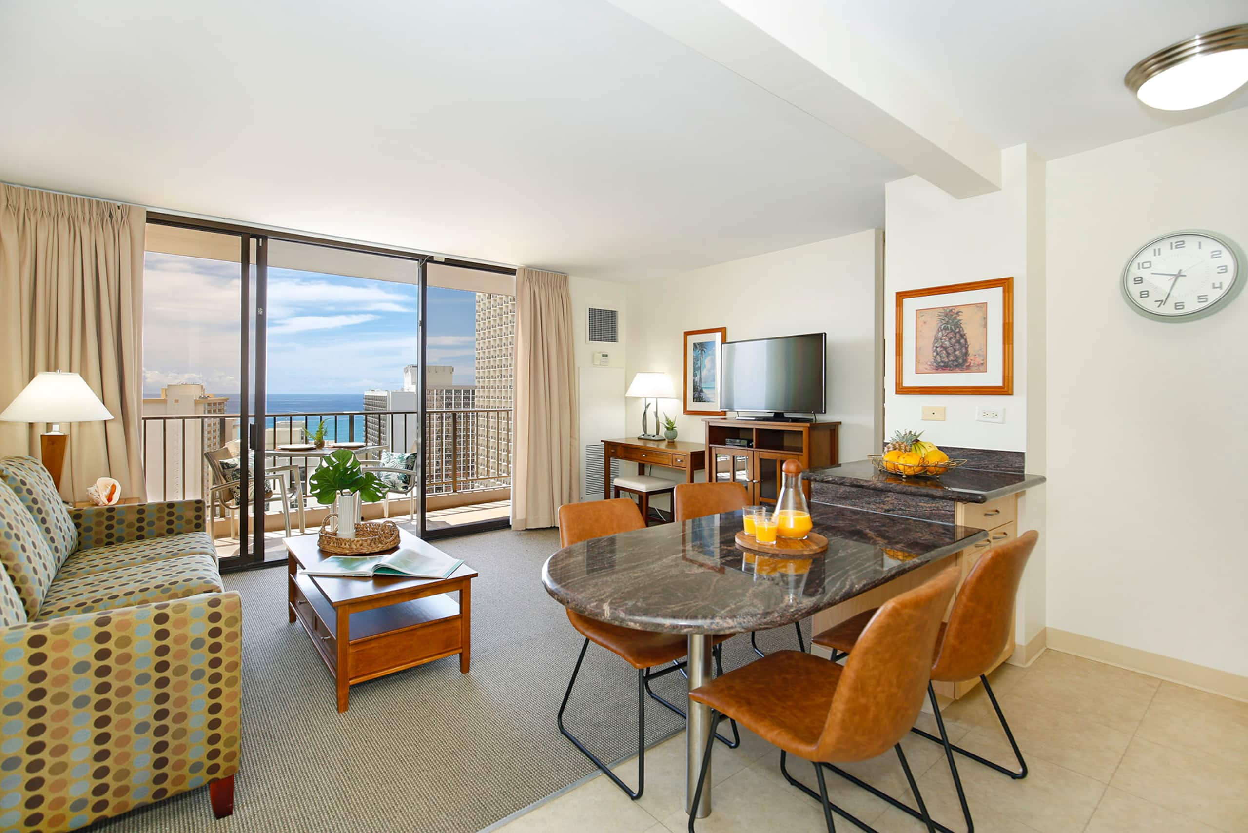 Condo in Honolulu · ★4.84 · 1 bedroom · 3 beds · 1 private bath - Image 3