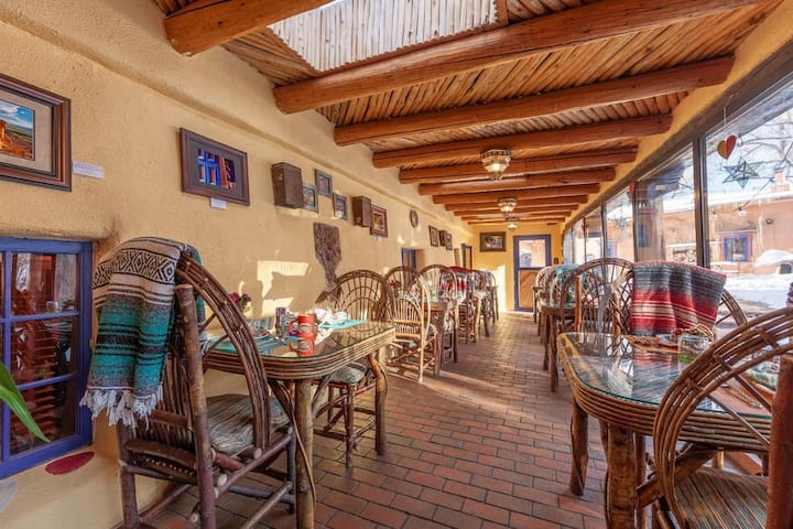 Queen Suite In Historic Inn With Artisan Breakfast - Taos, NM