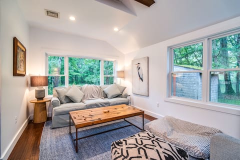 The Bird House: Serene cottage close to everything