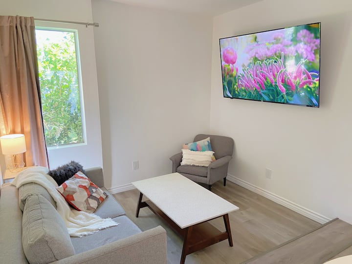 Private Quiet Studio Condo, Newly Remodeled - Los Angeles, CA