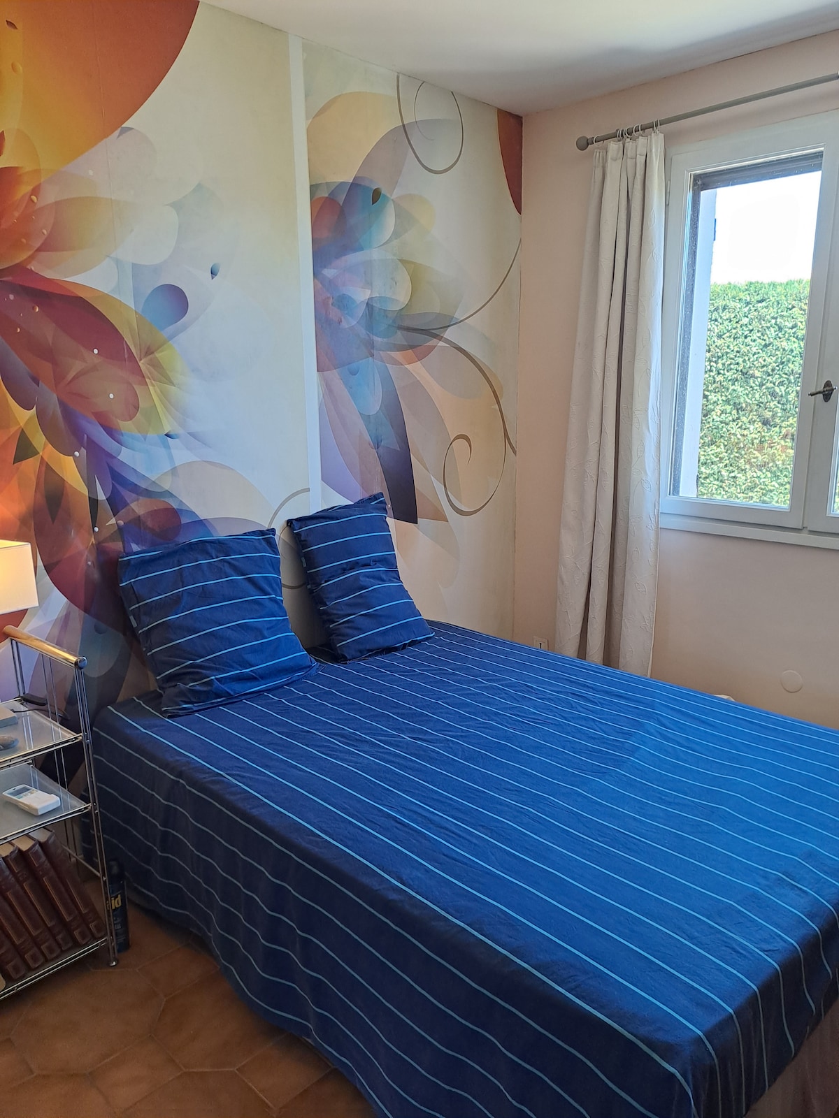 Spálňa na prízemí s vlastnou kúpeľňou