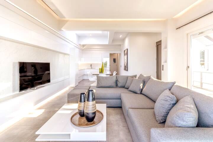 Queen’s Gem Luxury Villa – Heated Jacuzzi & Pool gallery image 4