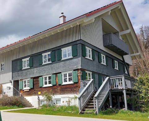 Apartment with balcony and views of the countryside and mountains