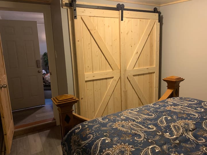 Schlafzimmer 1