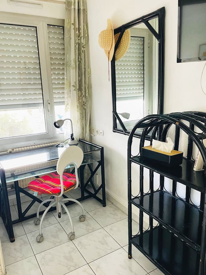The bedroom with double bed, desk area, wifi