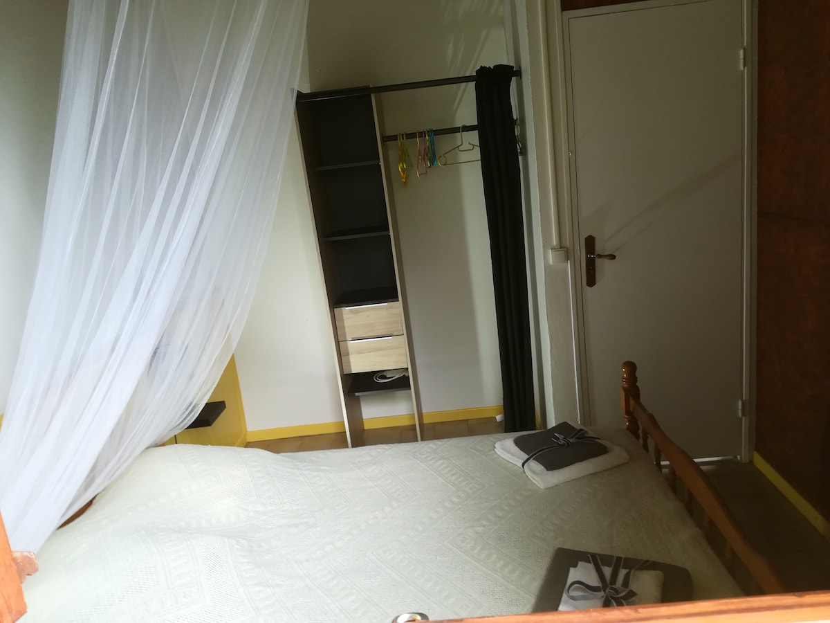 ห้องนอน 1 - เตียงคู่พร้อมห้องแต่งตัว