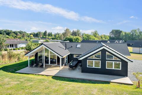 Pool, spa, sauna in luxury house in Vejby Strand