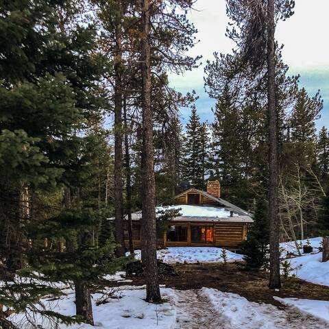 Estes Park- Charming Cabin close to Longs Peak