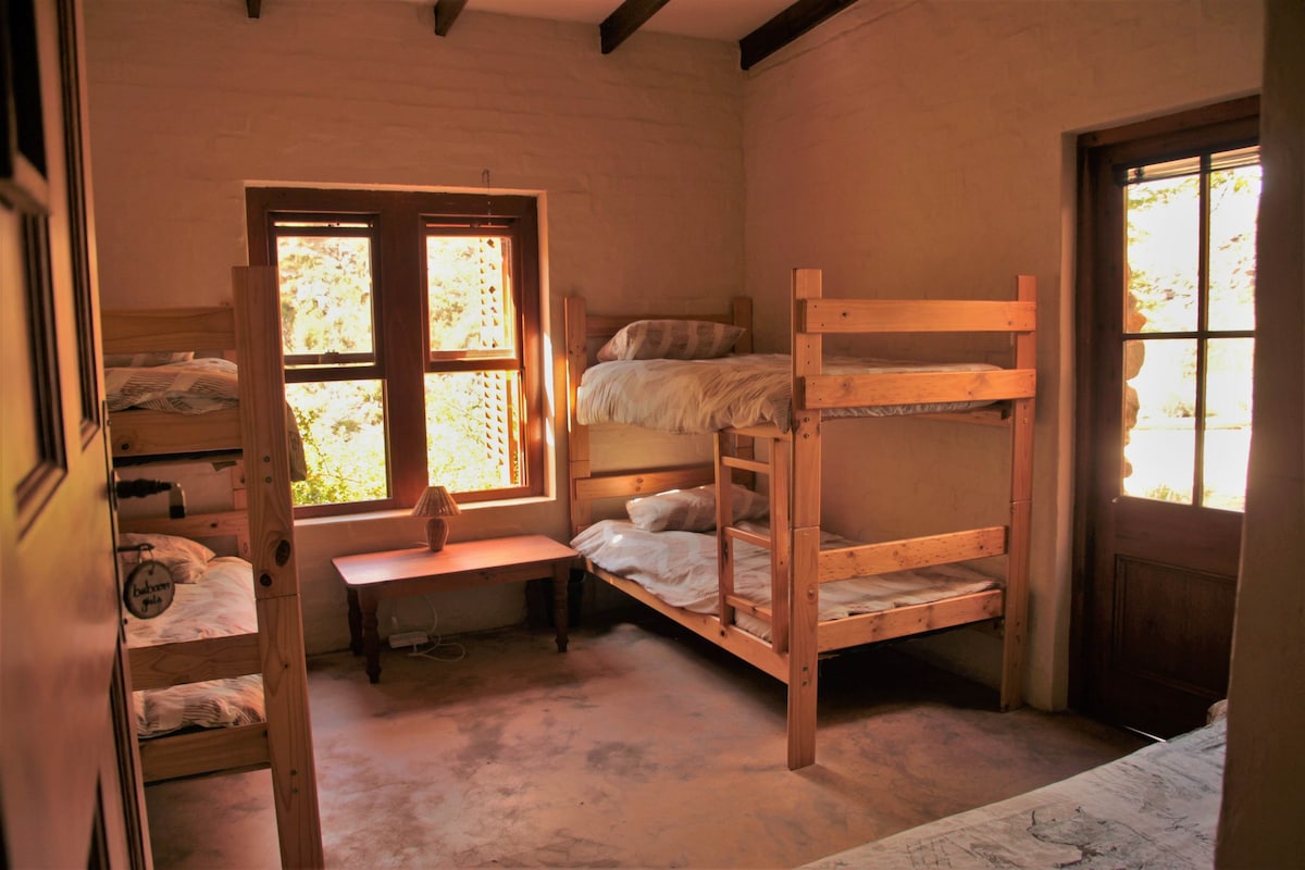 Bobbejaans dievčatá v stodole