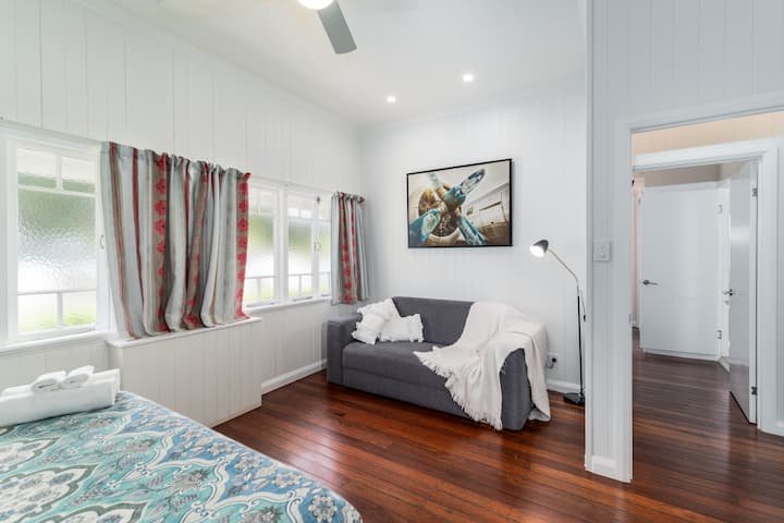 1间标准双人床卧室2配有「考拉」沙发床（双人床）。  