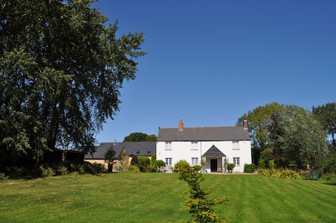 Lower Park Farmhouse near Lyme Regis (sleeps 7+3)