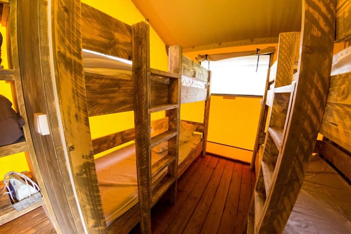 Chambre avec 2 lits superposés