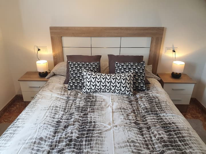 1 z dvoch spální s manželskou posteľou.