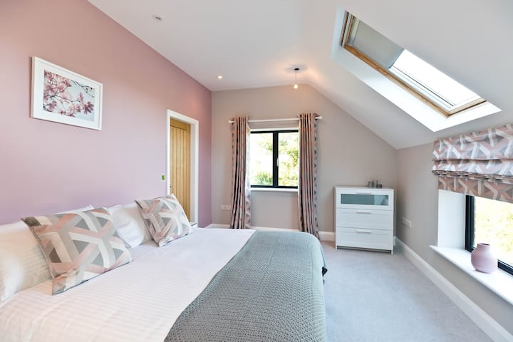 Dhoma e gjumit 3 - dopio ose dopio "king size"