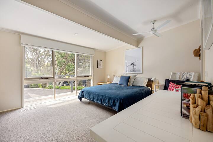 Collins 5 Bedroom Large Family Beach House gallery image 4