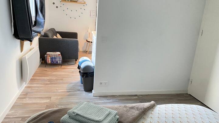 จากห้องนอนวิวไปยังห้องนั่งเล่น