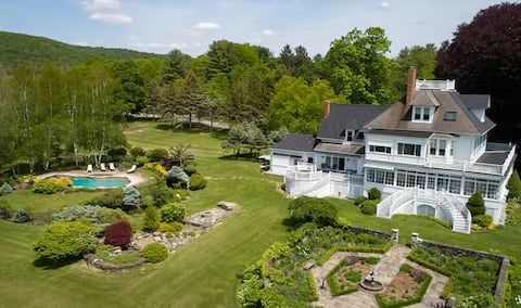 Stockbridge Estate with Mountain Views