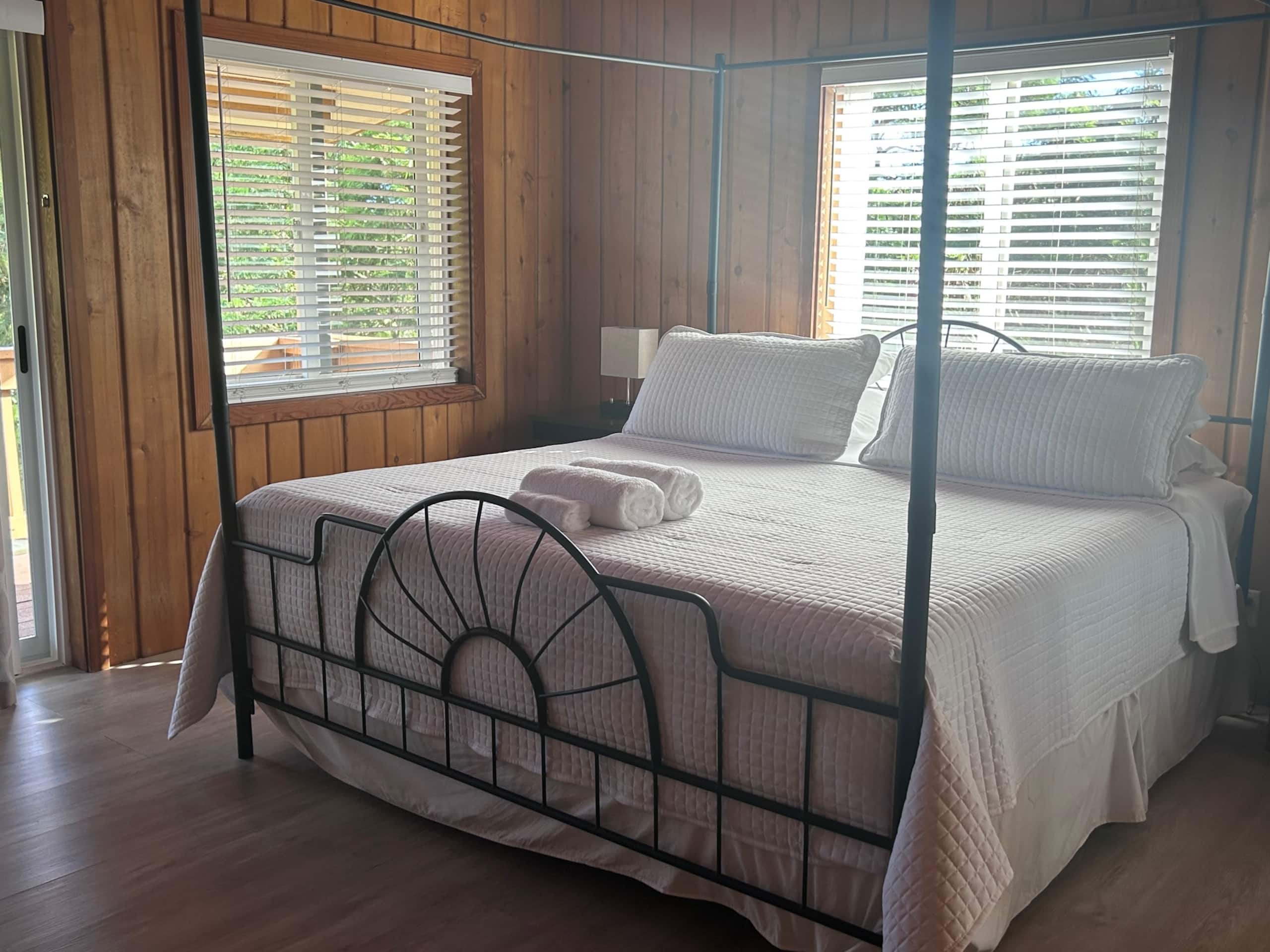 Home in Haleiwa · ★4.67 · 4 bedrooms · 5 beds · 2 private baths - Image 6