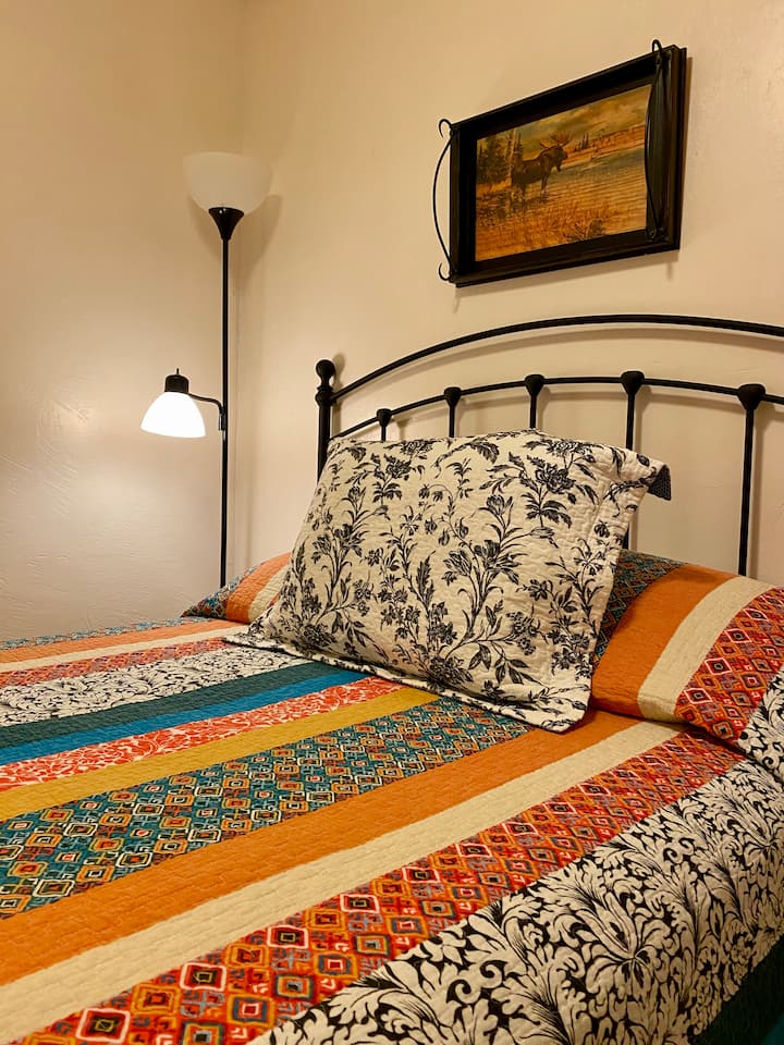 Стая за гости 3 - двойно легло
Подходящо за 1 възрастен или 2 малки деца