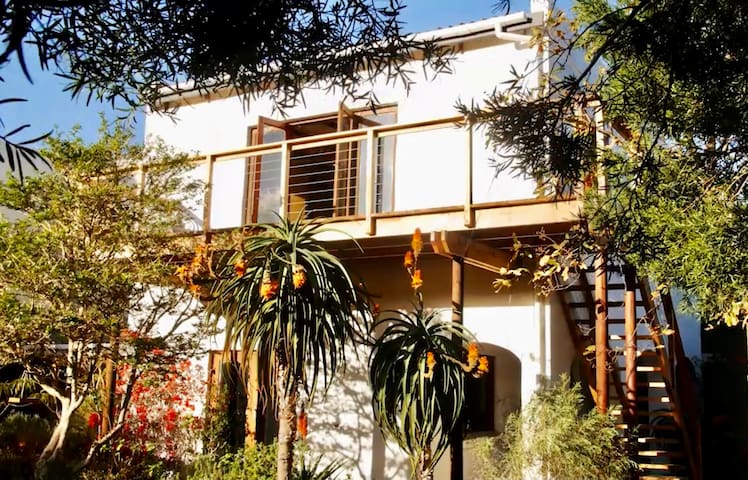 Raven’s Nest by Noordhoek Nests