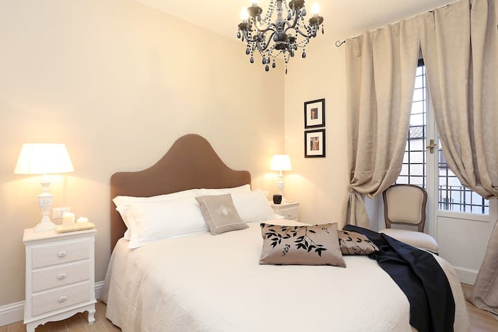 Après une longue journée à découvrir Rome, vous ne voudrez qu'une seule chose : dormir confortablement et détendue. Vous vous reposerez sûrement bien dans ce grand matelas double confortable.