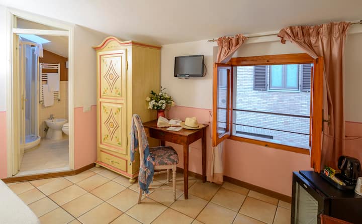 Private Rooms In The Historical Center - San Gimignano