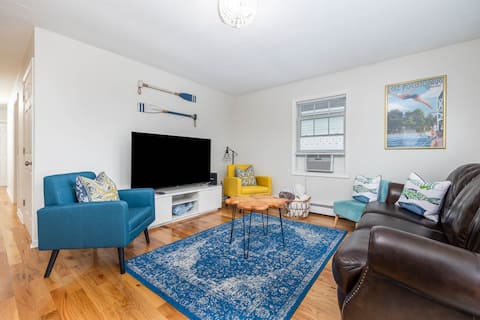 Clean private home near Lake Pocotopaug!