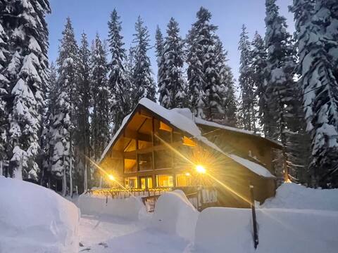 Spacious Home with Hot Tub and Starlink Internet!