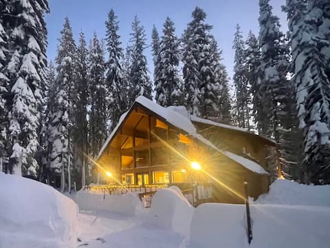 Spacious Home with Hot Tub and Starlink Internet!