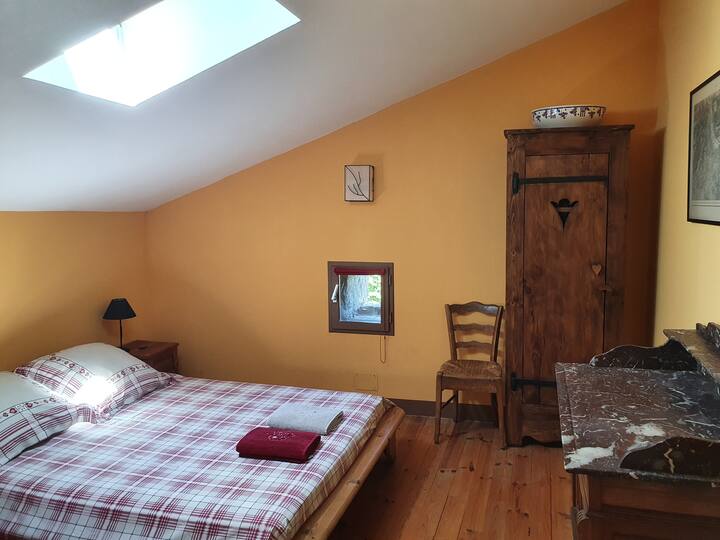 Ბაღის გვერდითა ოთახი