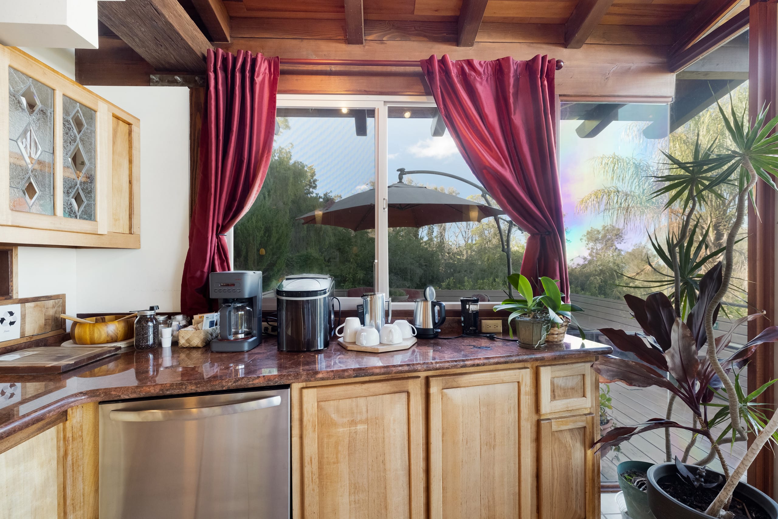 Home in Makawao · ★4.94 · 3 bedrooms · 3 beds · 2 baths - Photo 9