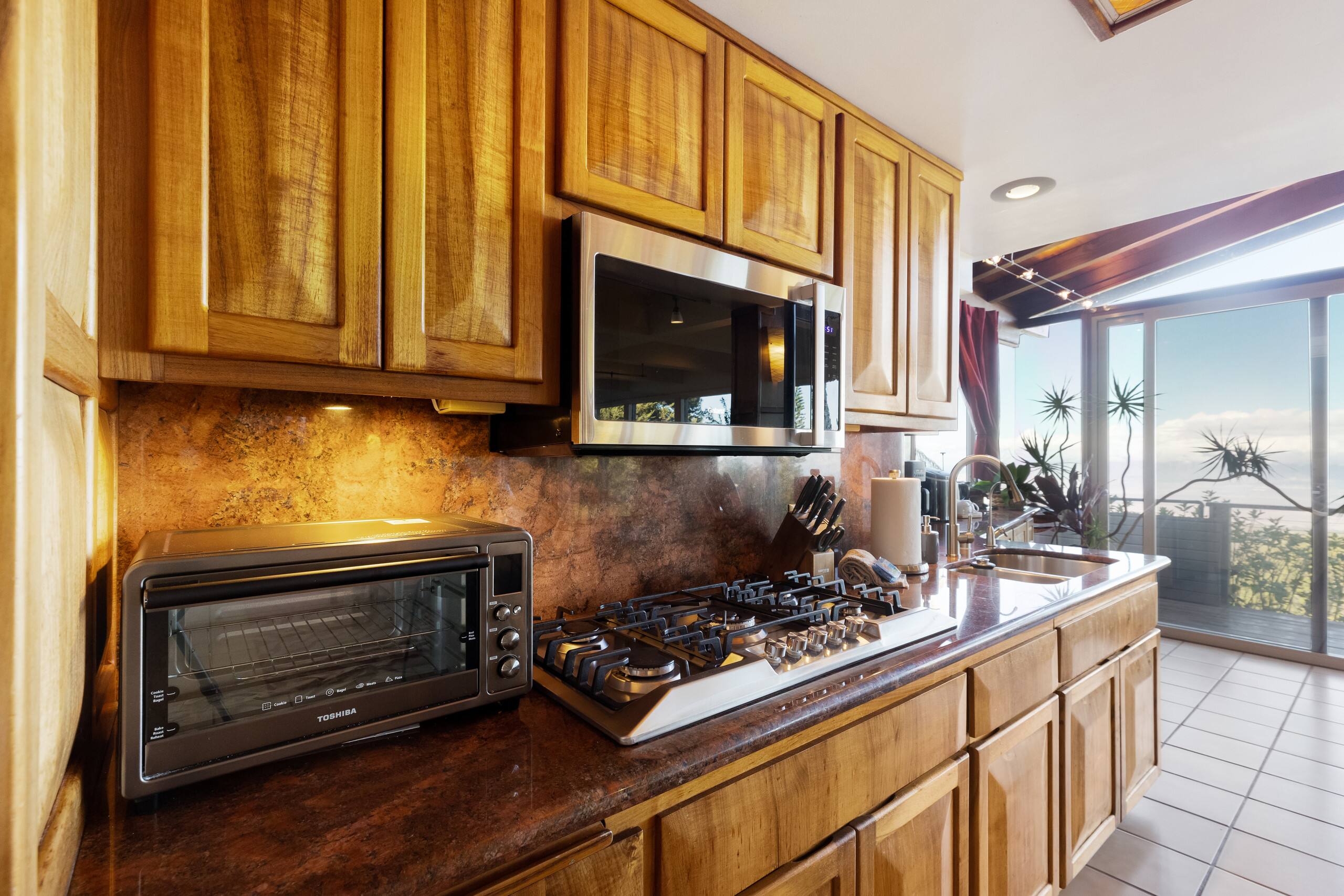 Home in Makawao · ★4.94 · 3 bedrooms · 3 beds · 2 baths - Photo 10