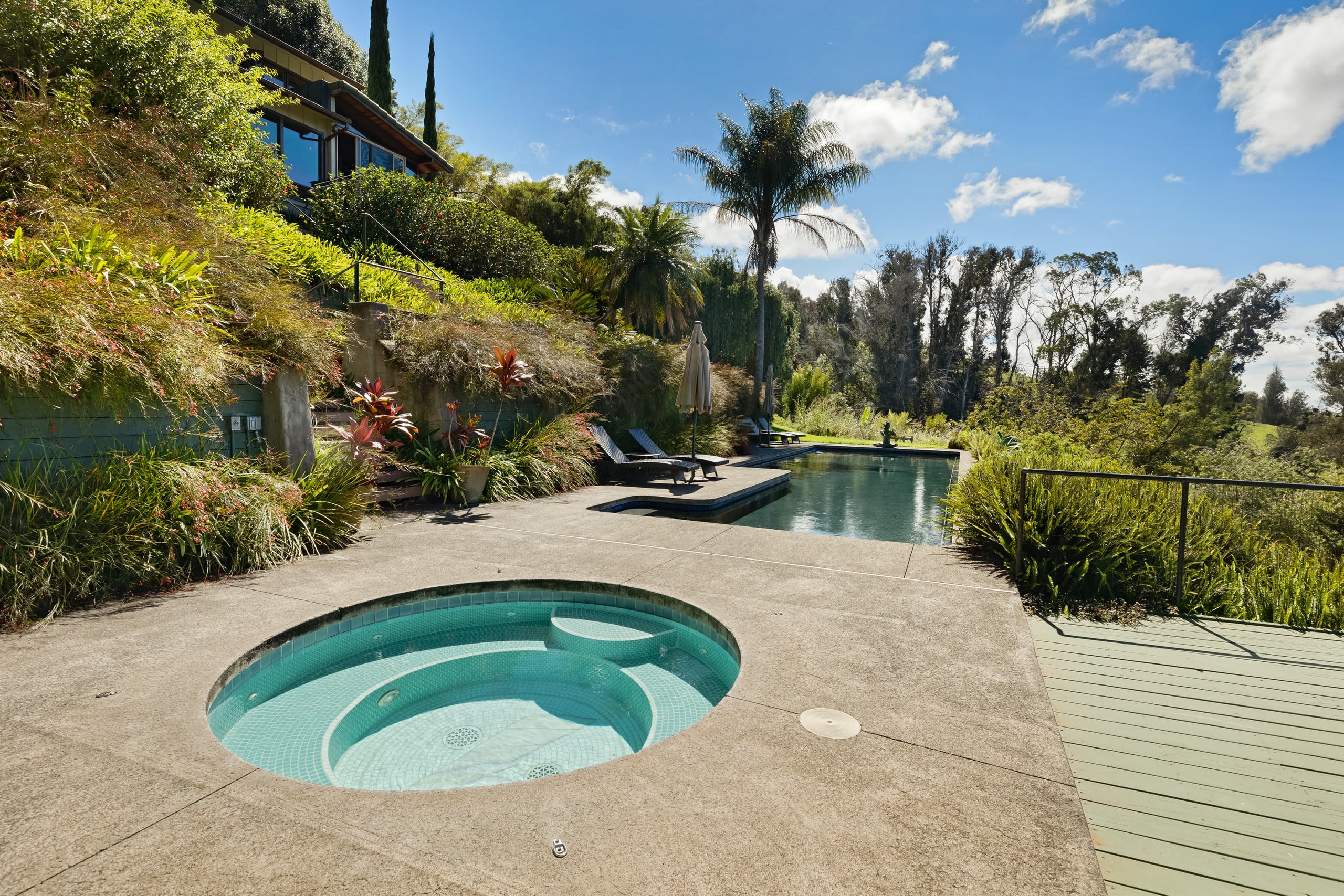 Rustic Upcountry retreat  with breathtaking views! - Photo 22