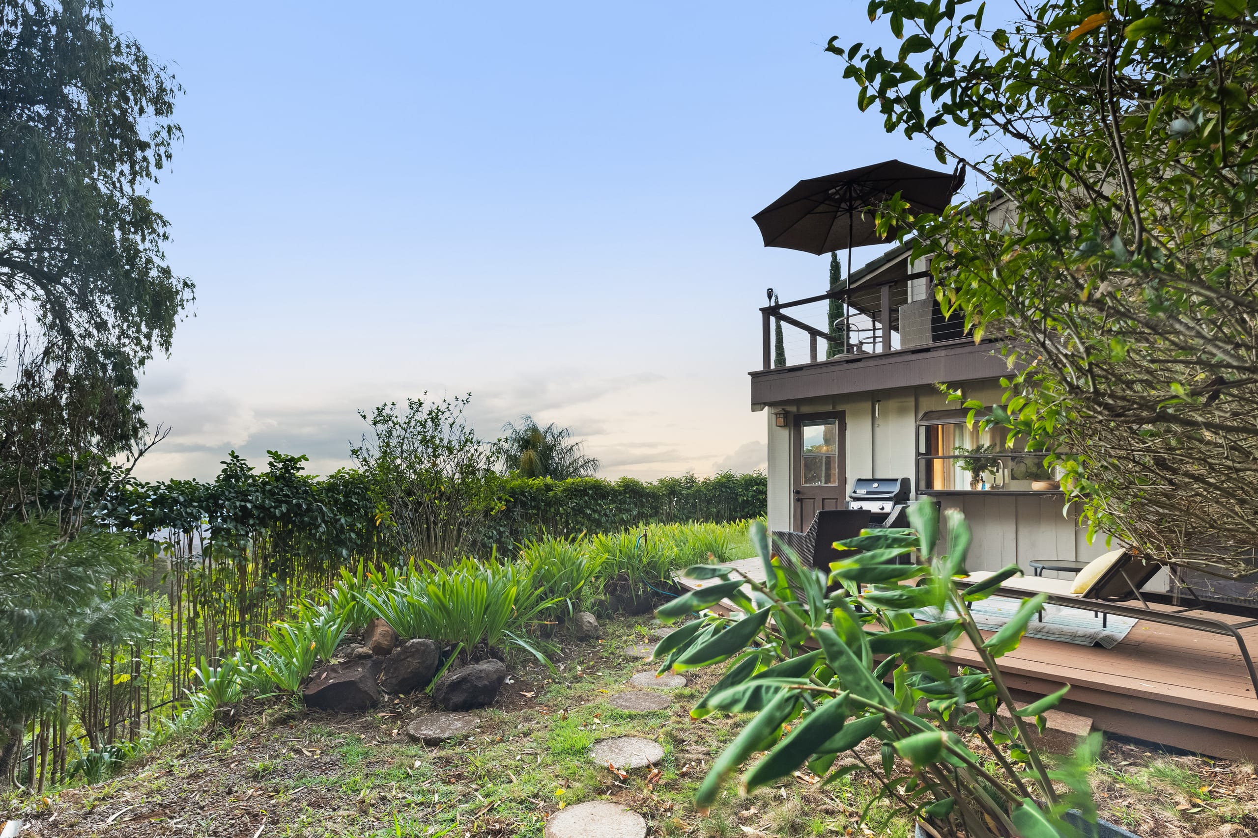 Rustic Upcountry retreat  with breathtaking views! - Photo 20