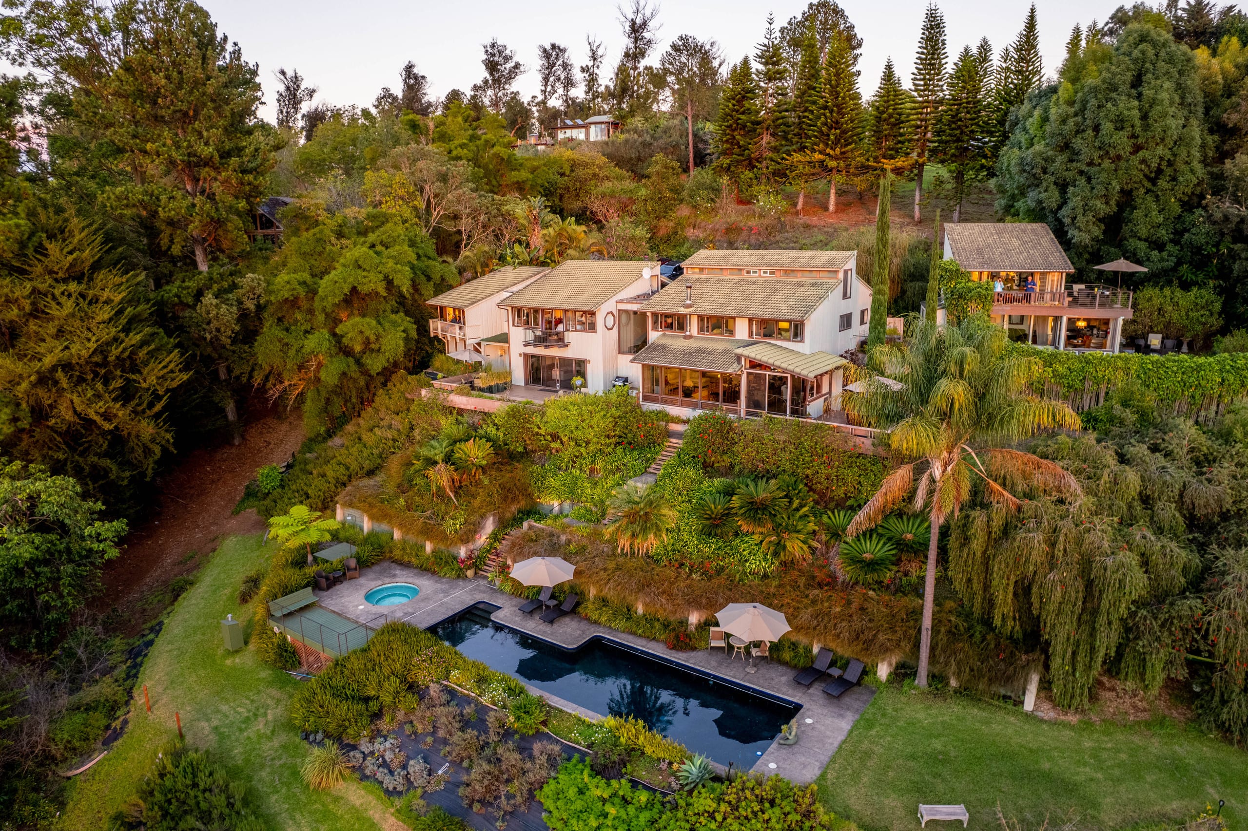 Rustic Upcountry retreat  with breathtaking views! - Photo 27