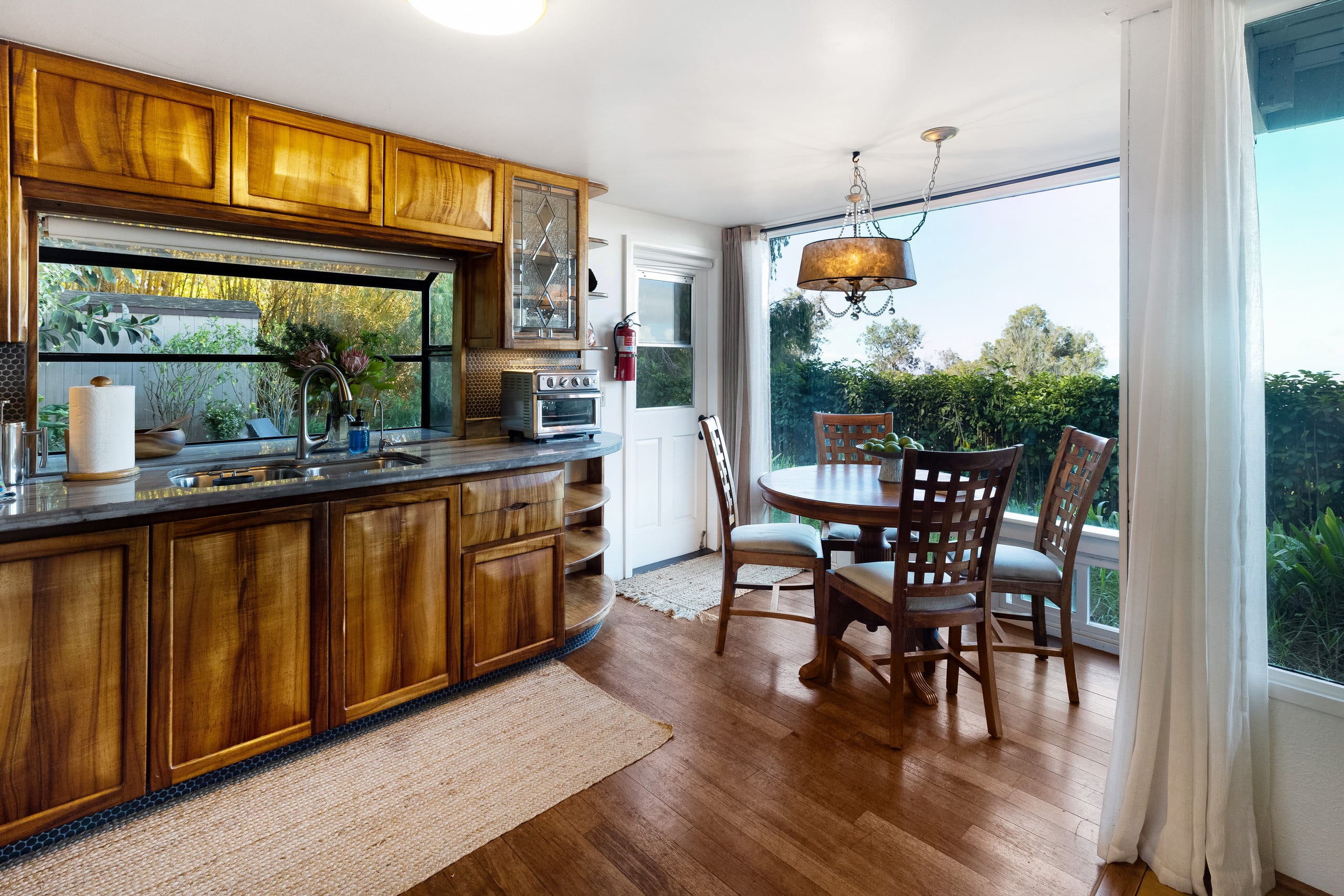 Rustic Upcountry retreat  with breathtaking views! - Photo 8