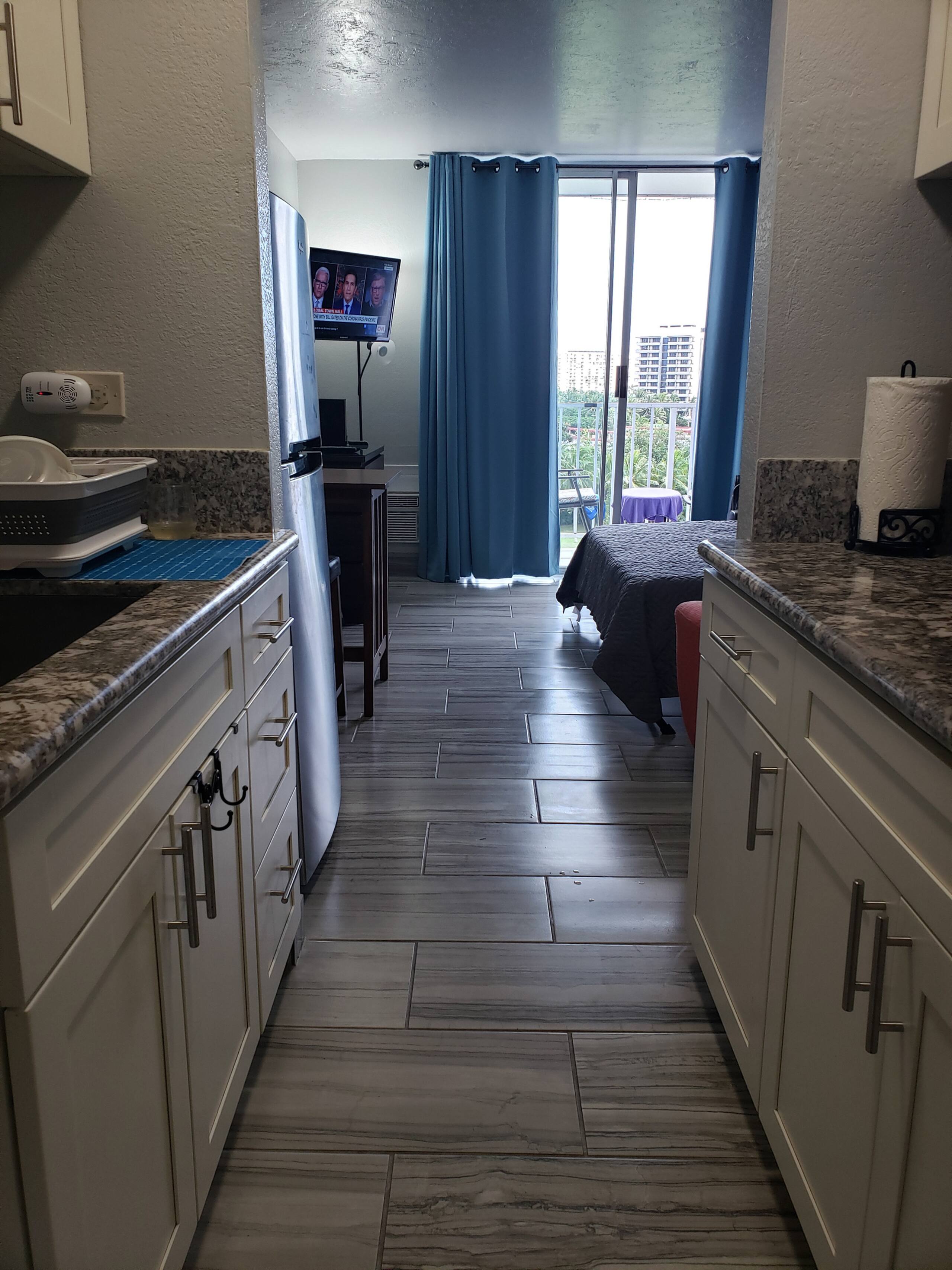 Condo in Honolulu · ★4.88 · Studio · 1 bed · 1 private bath - Image 3