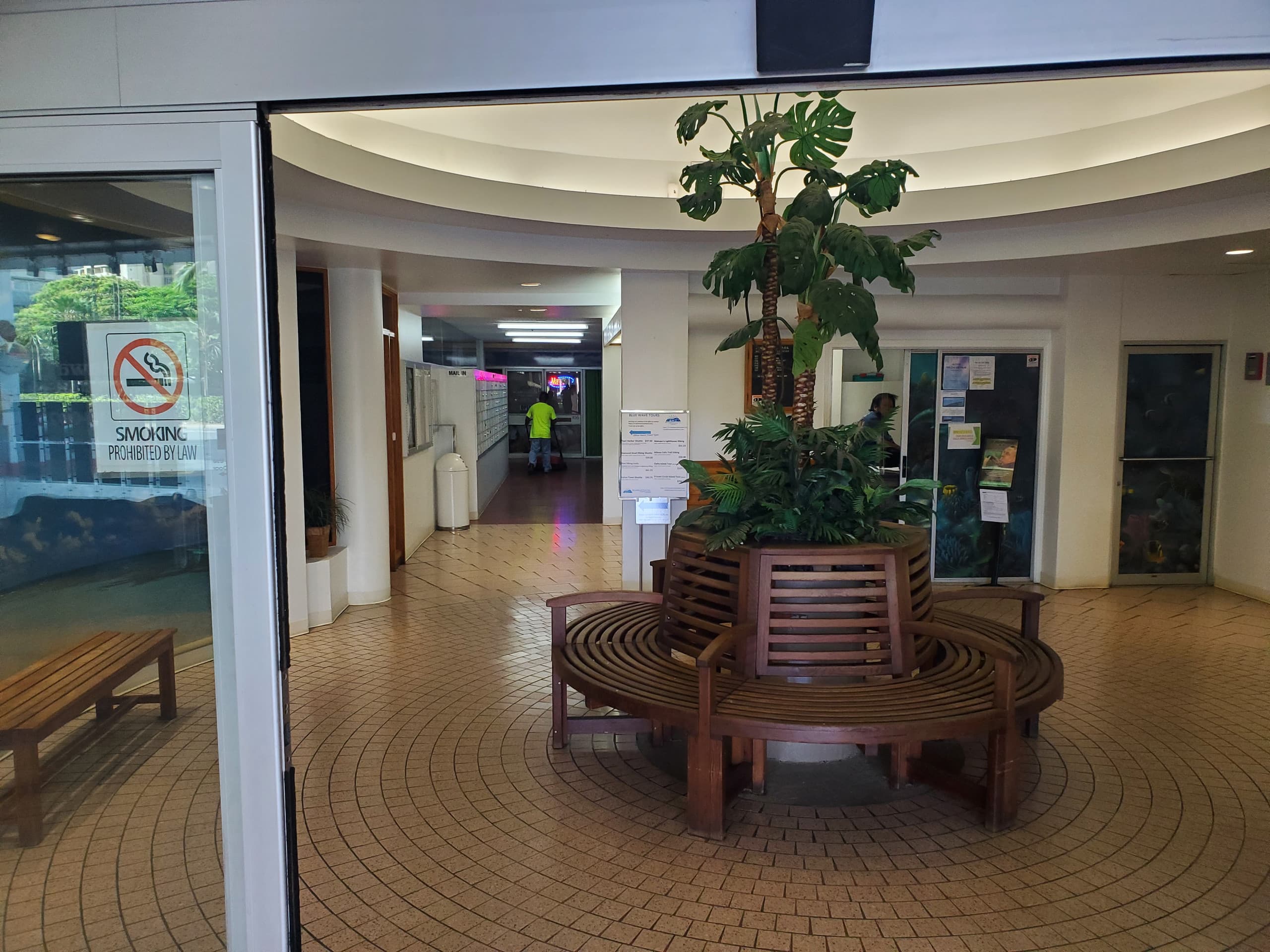 Condo in Honolulu · ★4.88 · Studio · 1 bed · 1 private bath - Image 20