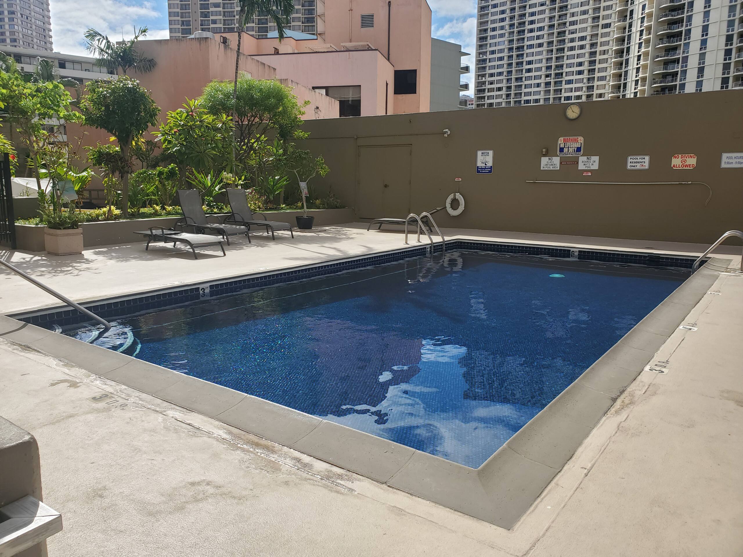 Condo in Honolulu · ★4.88 · Studio · 1 bed · 1 private bath - Image 16
